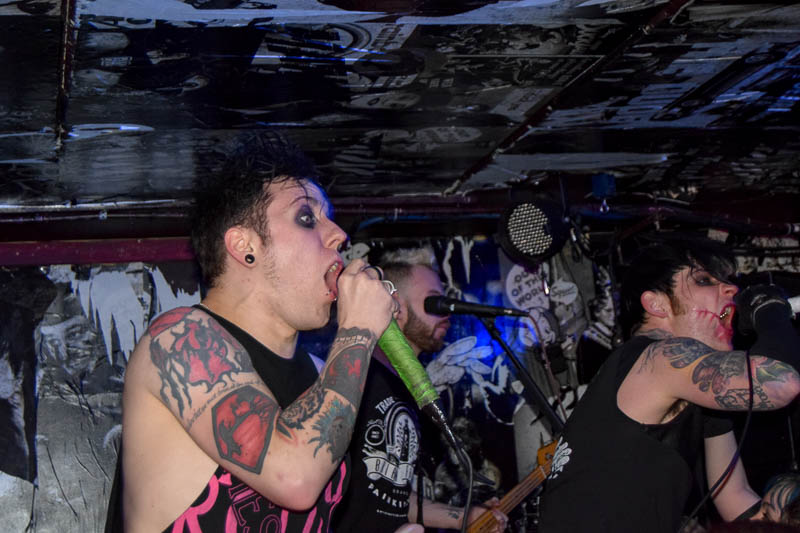 Crilly joins Aiden on stage for 'New Grave'
