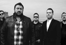 King King Never Giving In