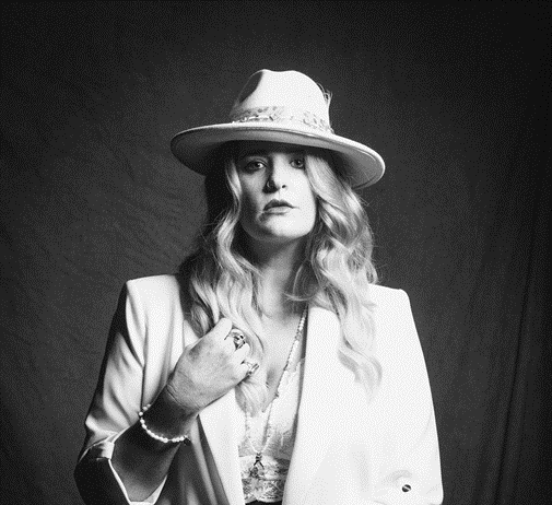 Elles Bailey’s latest single plays ‘The Game’ Elles Bailey