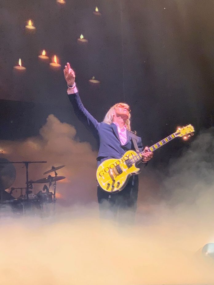 Jpg Davey Johnstone photo with 'Goodbye' Les Paul 2021 copy 2