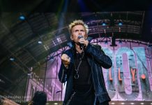 Billy Idol spits in the face of time at the Manchester Arena Billy Idol