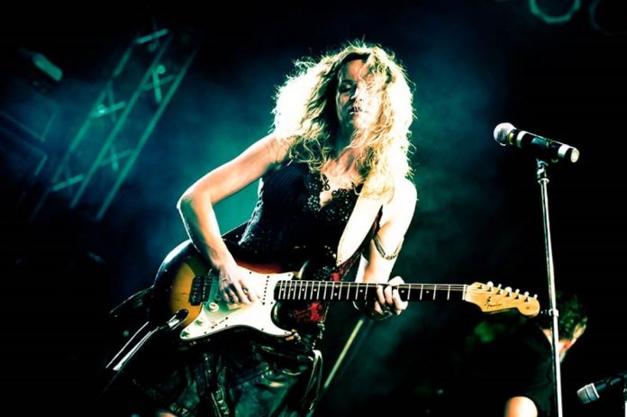 ana-popovic-photo-credits-marco-van-rooijen-20110611-9104