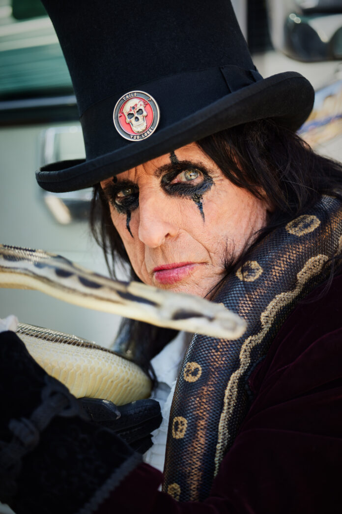 Alice Cooper_Road_press pictures_copyright earMUSIC_credit Jenny Risher_colour (1) Alice Cooper