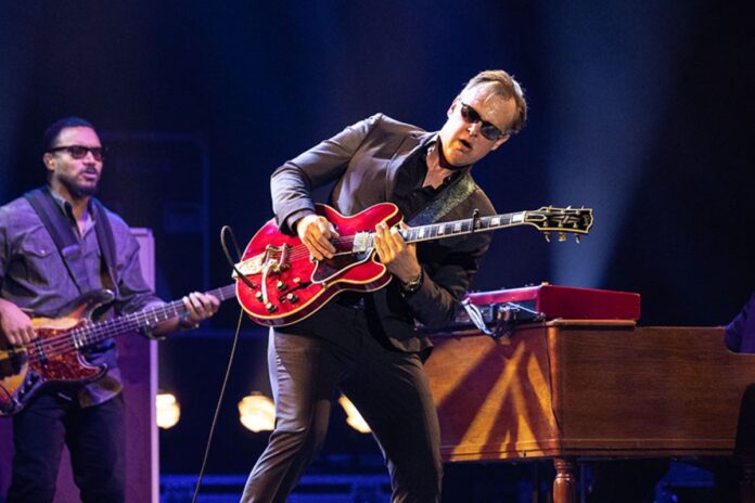 Joe-Bonamassa_Allan-Jones-(13)