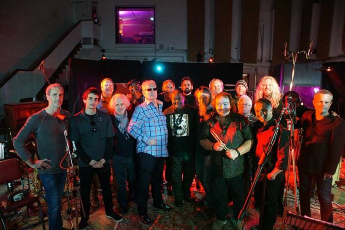 Wrap-photo-with-all-the-musicians