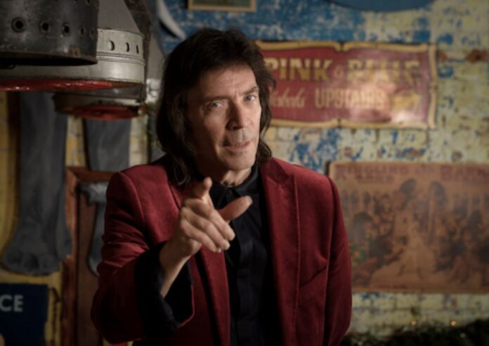 Steve-Hackett-photo by TinaKorhonen-9302-Edit copy 3 (1)