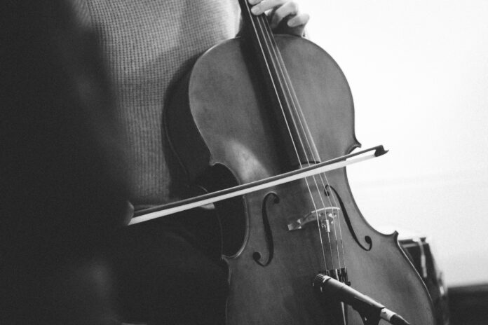 jon-tyson-VLJutLyscKw-unsplash (1) Cello