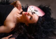 Erja Lyytinen Sings Hallelujah