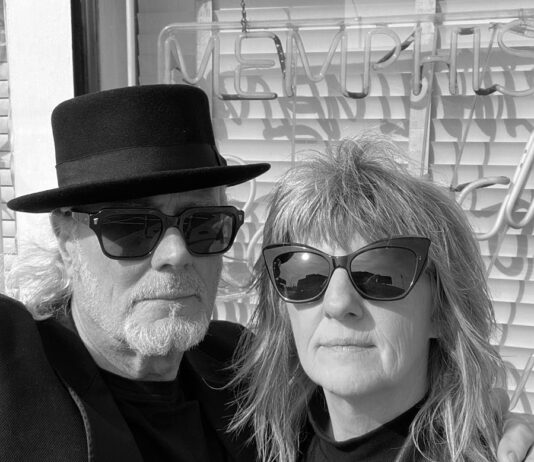 Suzy Starlite & Simon Campbell Go Ramblin’ This Christmas