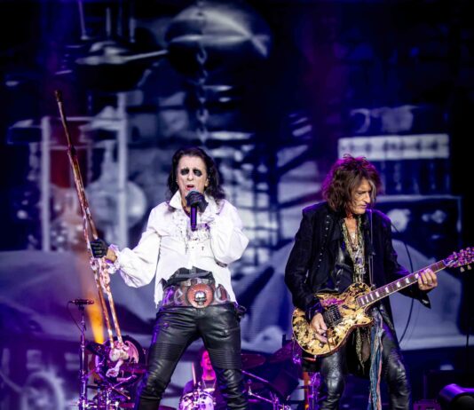 Hollywood Vampires RISE in Manchester Hollywood Vampires